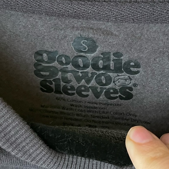 2 for $10! Goodie two sleeves dark grey gray cropped sweater with starry sleeves - Picture 2 of 2